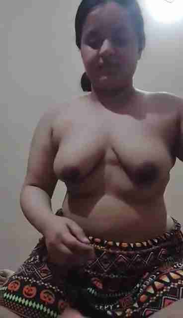 Horny Desi Bhabi Nude MMS with Husband