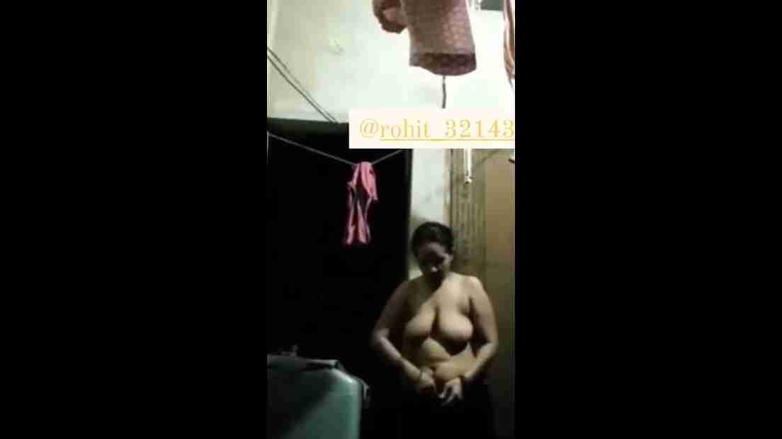 Indian Mother Changing Dress in Leaked Nude MMS