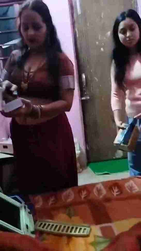 Maa Beti Changing Clothes Candid Nude MMS