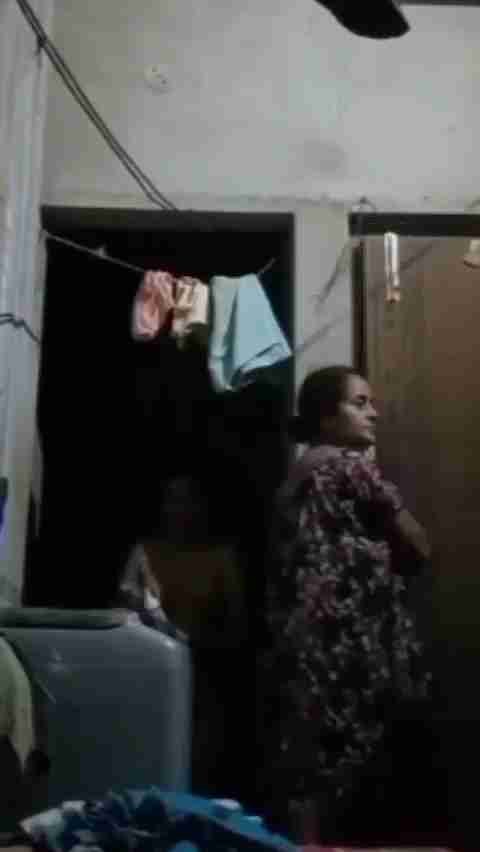 Desi Maa Beti Nude Dress Change Candid MMS