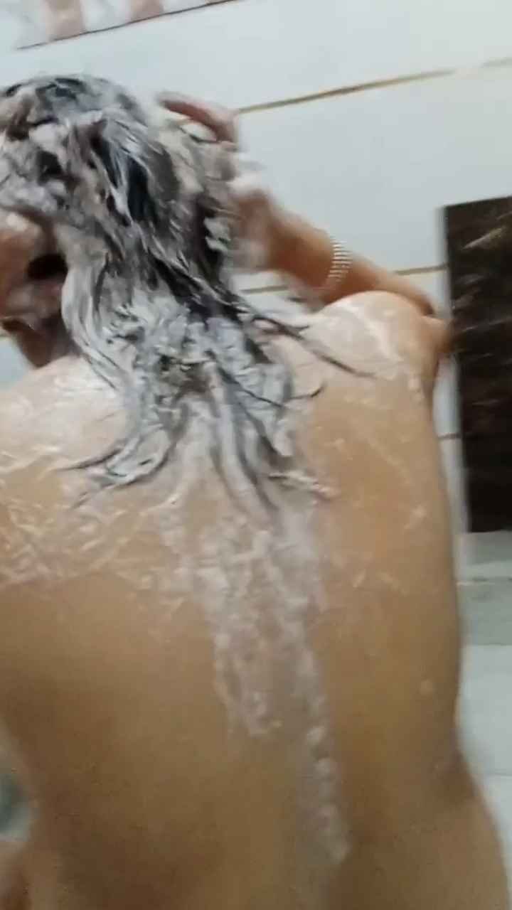 Indian Mom Caught Nude in Bathroom Leaked MMS