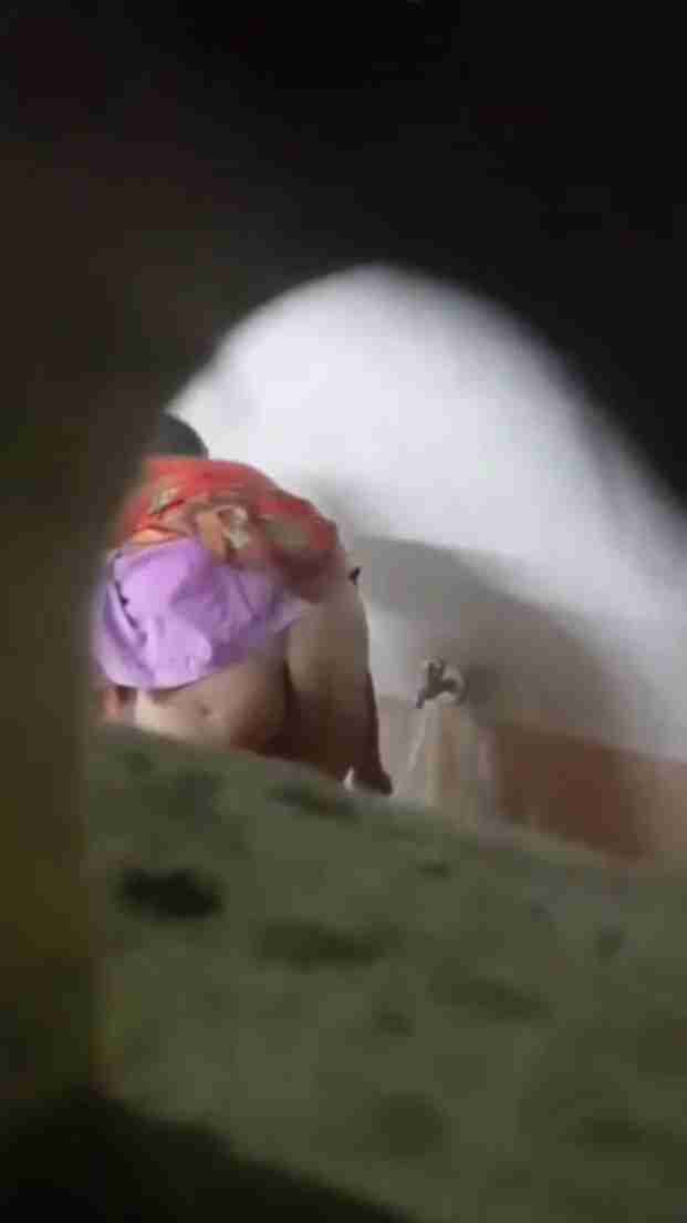 Leaked MMS of Indian Neighbour Bathing in Secret