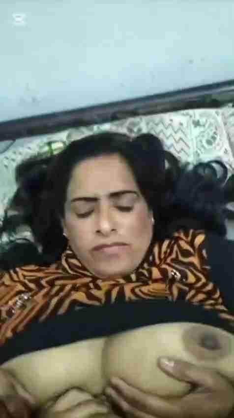 Leaked mms reveals paid milf randi fully nude