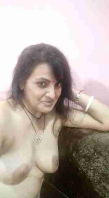 Leaked Nude MMS of Desi Bhabhi Goes Viral