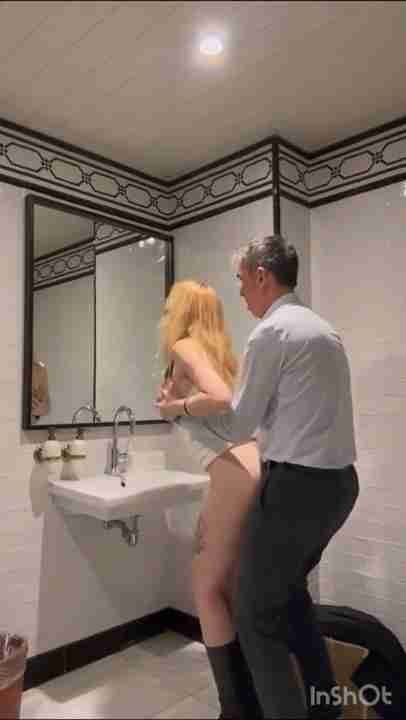 Viral MMS of Fit Indian Girl Making Love with Boss at Home
