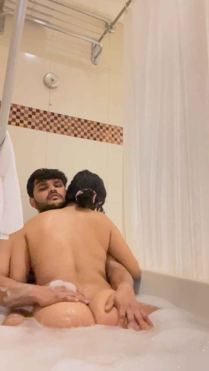 Hot desi mms of nude couple in bathroom enjoying sex