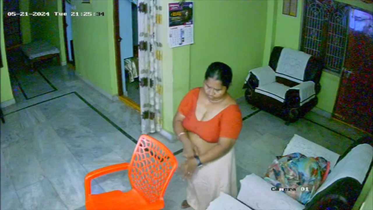 Indian Aunty Changing Dress Caught on Hidden MMS Leaked Nude