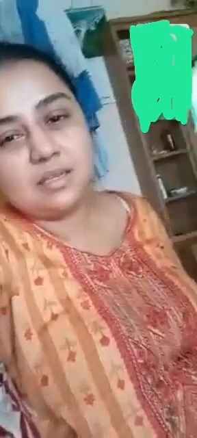 Desi nude mms of hot bengali bhabi flashing boobs