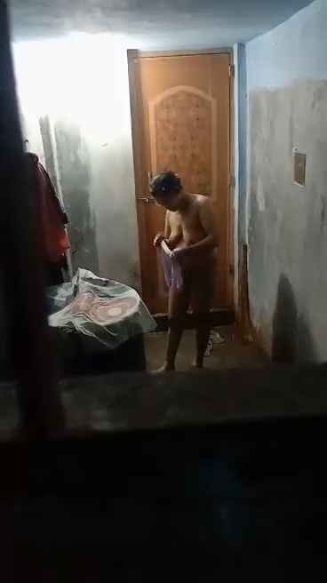 Desi bhabhi bathing nude recorded secretly Her natural figure and wet body shine
