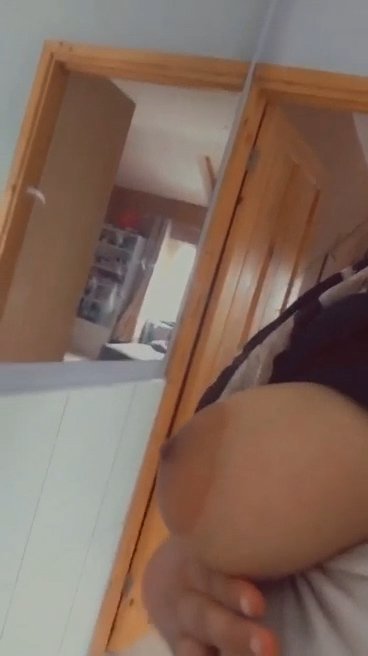 Horny and busty desi babe exposes her nude body in this raw MMS leak