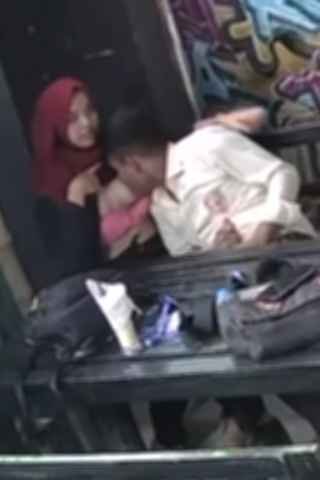 Leaked mms of muslim girl nude with college lover