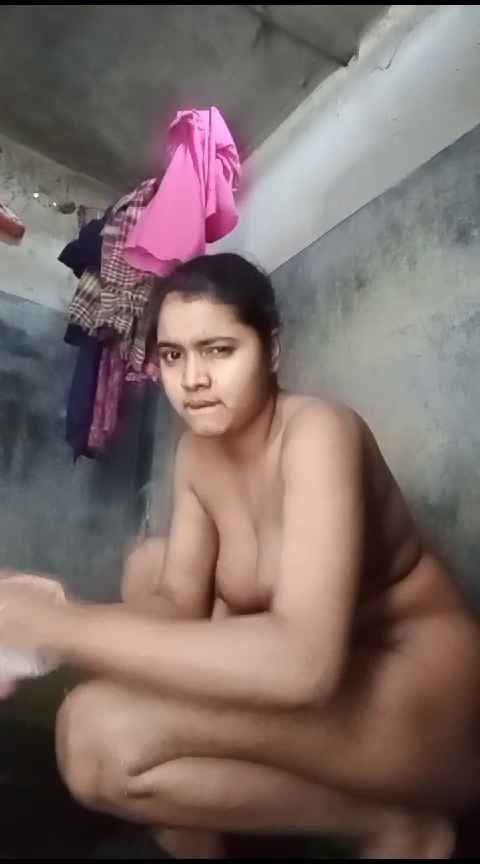 Sexy Indian Girl Nude Pissing Before Shower MMS