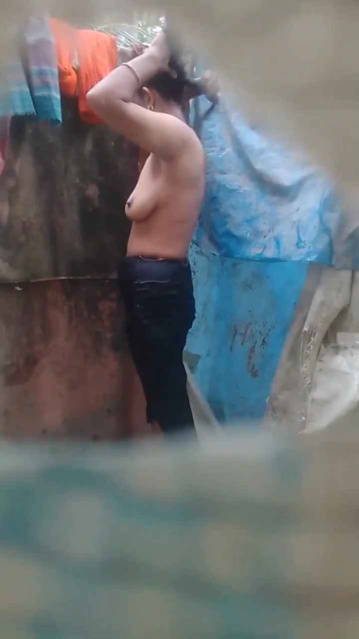 village aunty nude bathing mms leaked video
