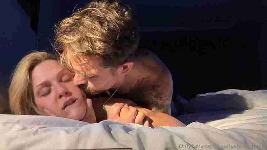 Famous star SavvySuxx onlyfans nude morning sex video